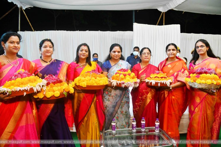 పీపుల్స్ ప్లాజాలో అంగరంగా వైభవంగా బతుకమ్మ సంబురాలు