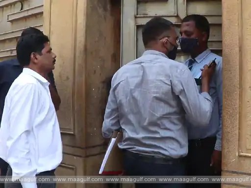 షారూఖ్ ఖాన్‌కు బిగ్ షాక్..ఎన్సీబీ అధికారుల సోదా