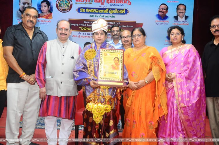 సుజారమణకి  \'సహజ గాయని\' బిరుదు ప్రదానం