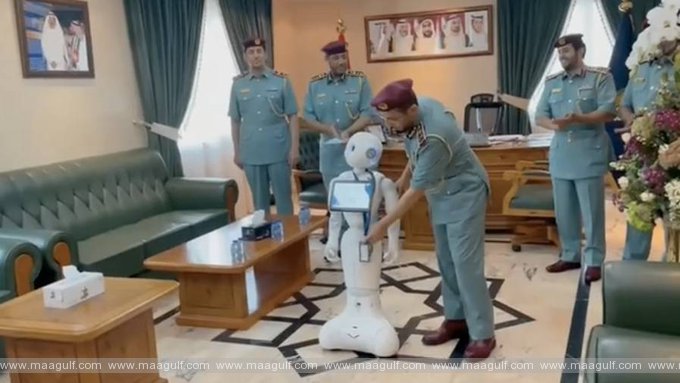 అధికారిక పోలీస్ బ్యాడ్జ్ పొందిన యూఏఈ రోబో కాప్