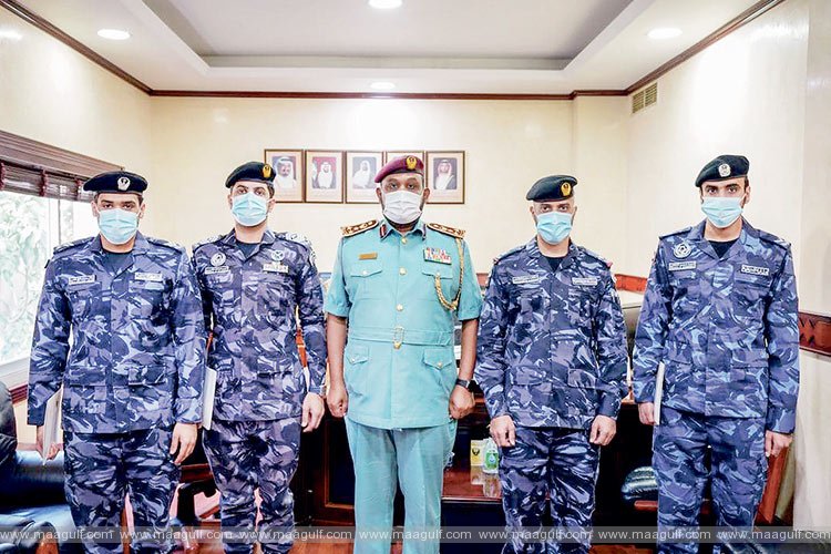 ప్రాణాలకు తెగించి సముద్రంలో మునిగిపోతున్న వ్యక్తిని రక్షించిన అజ్మాన్ పోలీస్ ఆఫీసర్