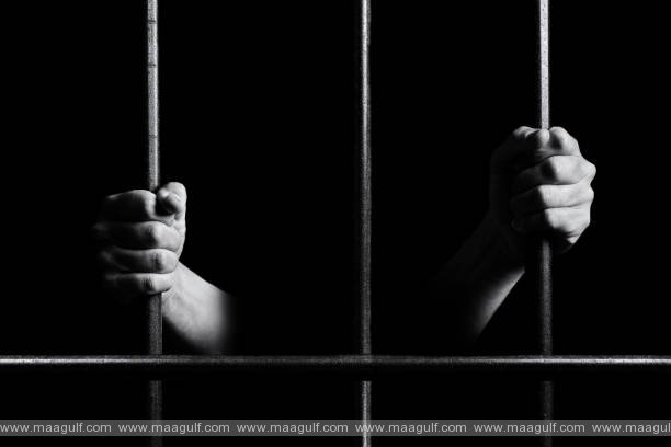 అక్రమంగా ఎలక్ట్రానిక్స్ గూడ్స్ తరలిస్తున్న వారికి సహకరిస్తున్న ప్రవాసుడు అరెస్ట్