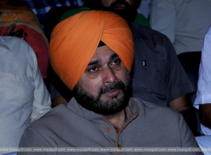 ఇమ్రాన్‌ఖాన్‌ ను \'పెద్దన్న\' అంటున్న సిద్ధూ...దుమారం రేపుతున్న వ్యాఖ్యలు