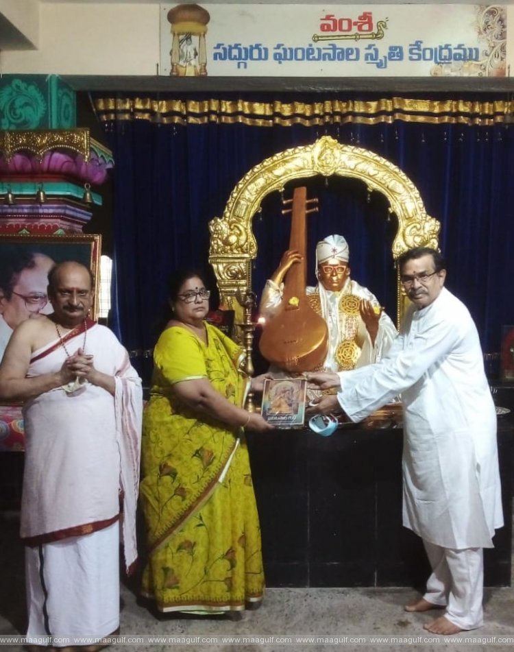 1 ఘంటసాల గుడిని సందర్శించిన ఉగాండా వాసి బూరుగుపల్లి