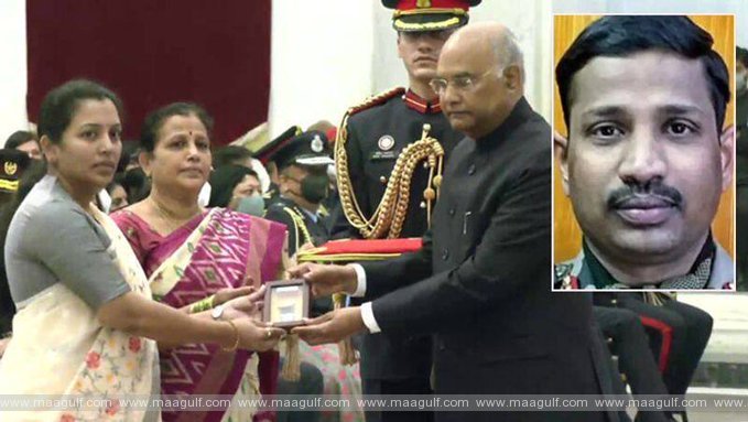 కల్నల్ సంతోష్ బాబుకు మహావీర్ చక్ర: అవార్డును స్వీకరించిన కుటుంబ సభ్యులు