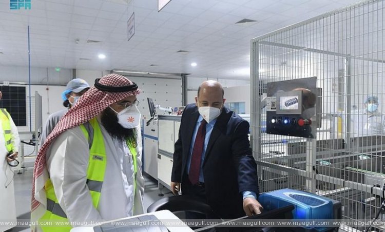 సౌదీలో భారీ సోలార్ ప్యానెల్ ఫ్యాక్టరీ ప్రారంభం