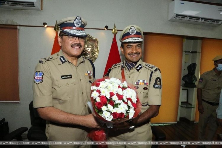 హైదరాబాద్‌ సీపీగా బాధ్యతలు స్వీకరించిన సీవీ ఆనంద్‌...