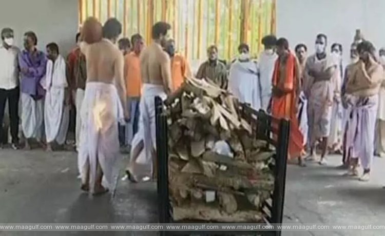 ముగిసిన సిరివెన్నెల అంత్యక్రియలు..