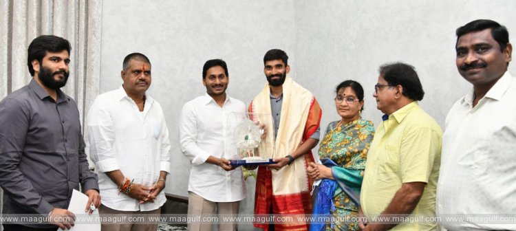 ఏపీ సీఎం జగన్‌ ని కలిసిన కిడాంబి శ్రీకాంత్‌