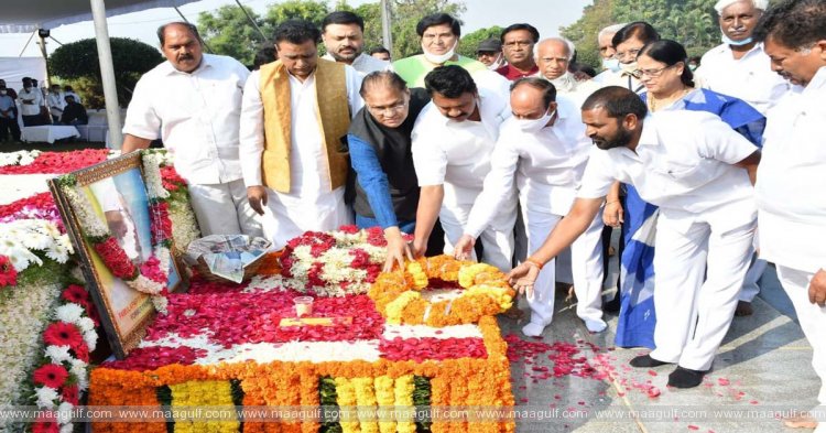 1 మాజీ ప్రధాని పీవీ నరసింహారావుకు ప్రముఖుల నివాళులు