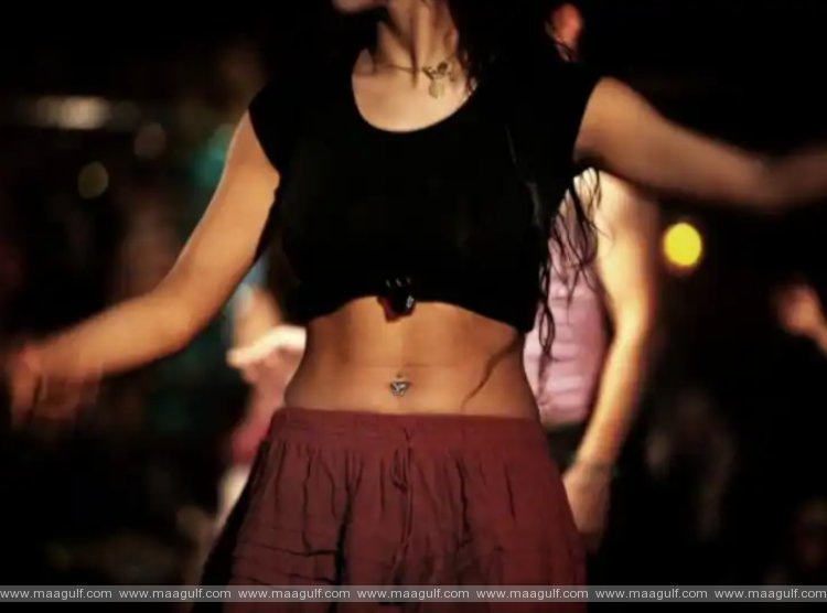 బెల్లీ డ్యాన్స్ వేసిన టీచర్..ఉద్యోగం నుంచి తొలగించిన అధికారులు