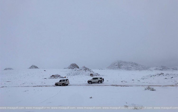 చల్లని గాలులు, మంచుతో పలు ప్రాంతాల్లో బాగా తగ్గిన ఉష్ణోగ్రతలు