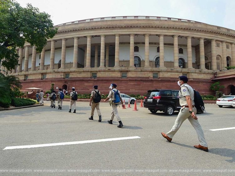 పార్లమెంట్‌లో 400మంది ఉద్యోగులకు కరోనా పాజిటివ్