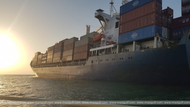 Dubai Maritime City Authority succeeds in floating a container ship that ran aground near Palm Deira