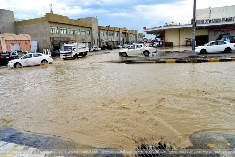 వరదల నేపథ్యంలో కువైట్‌లో స్కూళ్లకు సెలవు