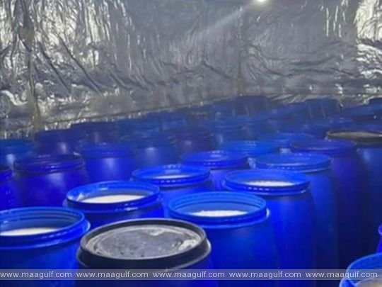 లిక్కర్ ఫ్యాక్టరీపై సోదాలు: నలుగురు ఆసియా జాతీయుల అరెస్ట్