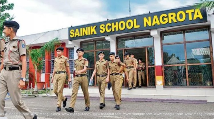 సైనిక్ స్కూల్స్‌లో ఉద్యోగాలు..