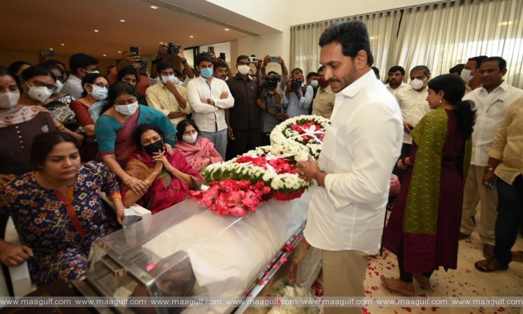 1 గౌతంరెడ్డి పార్థీవ దేహానికి నివాళులు అర్పించిన ఏపీ సీఎం జగన్