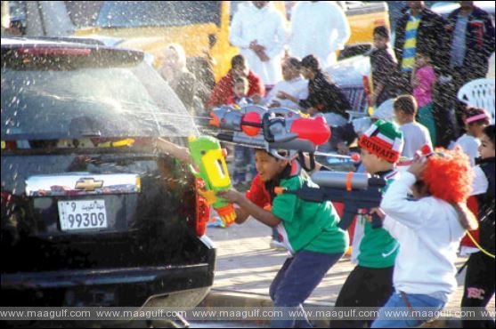 వాటర్ బెలూన్లతో 92 మంది కంటికి గాయాలు