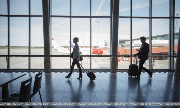 చోరీ చేస్తూ దొరికిన ఎయిర్‌పోర్ట్ పోర్టర్