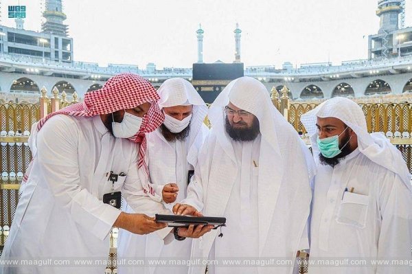 ఐదు భాషల్లో \'ల్యాండ్‌మార్క్స్ ఫ్రమ్ ది టూ హోలీ మాస్క్స్\' పుస్తకం