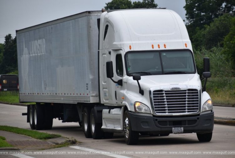 ఐదేళ్ళ కంటే పాతవైన ట్రాన్స్‌పోర్టు ట్రక్కుల దిగుమతి పై బ్యాన్