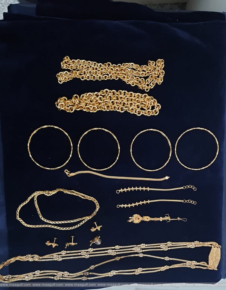 శంషాబాద్ విమానాశ్రయంలో బంగారం పట్టివేత