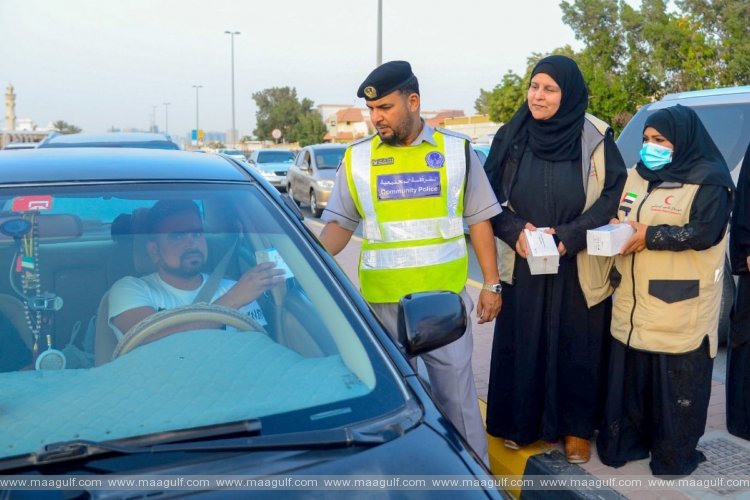 Sharjah Police, Emirates Red Crescent distribute Iftar meals