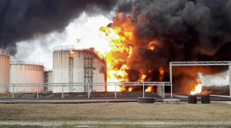 ఉక్రెయిన్ స‌రిహ‌ద్దుల్లోని ర‌ష్యా ఆయిల్ డిపోలో భారీ మంట‌లు