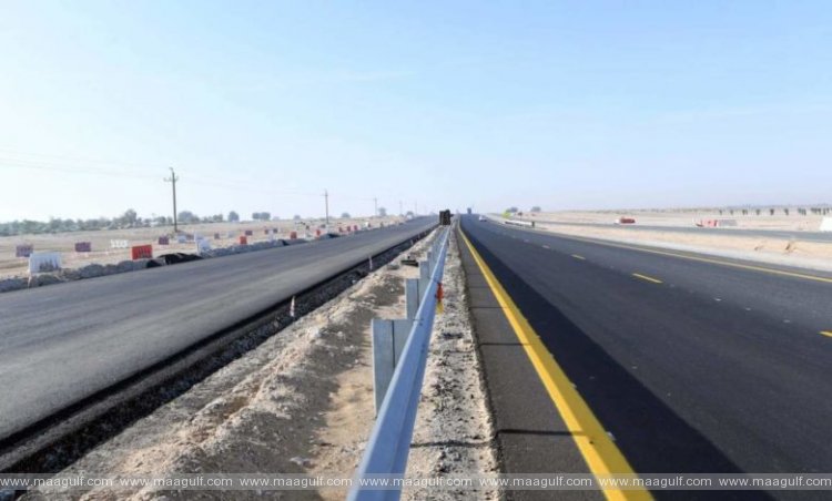 అల్ ఖుద్రా లేక్ కు రెండు వరుసల రహదారి