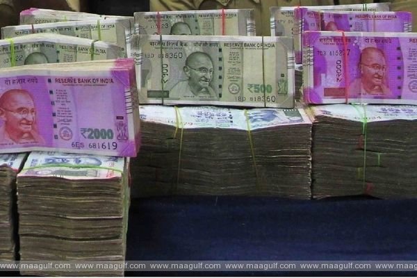 ఏపీ: ప్రైవేట్‌ ట్రావెల్స్‌ బస్సులో తరలిస్తున్న రూ.5 కోట్లు పట్టివేత