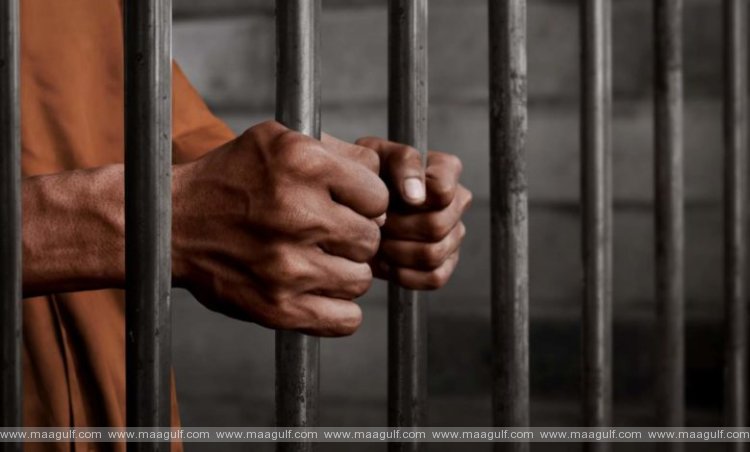 మనీ ఎక్స్‌ఛేంజ్ నుండి బంగారు విగ్రహం, 365,000 దిర్హాములు దోపిడీ చేసిన ముఠాకి జైలు