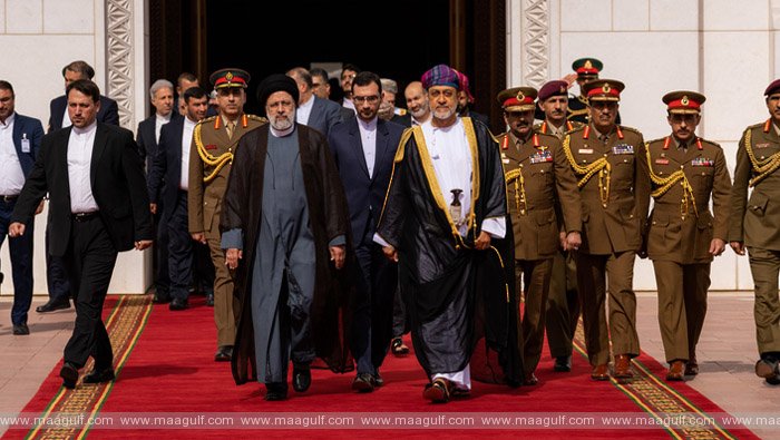 ఇరాన్ అధ్యక్షుడికి ఒమానీ ఖడ్గాన్ని బహుకరించిన సుల్తాన్