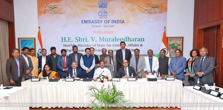 దోహా లో భారత మంత్రి ని కలిసిన ప్రవాస భారతీయులు