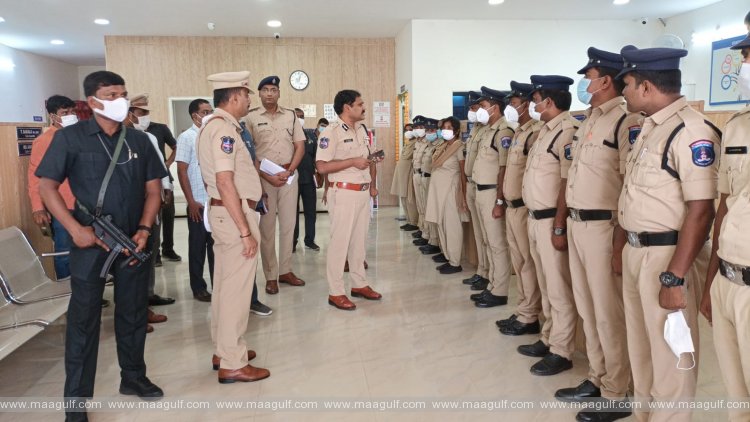 పోలీసు స్టేషన్లను ఆకస్మిక తనిఖీ చేసిన సైబరాబాద్ సీపీ