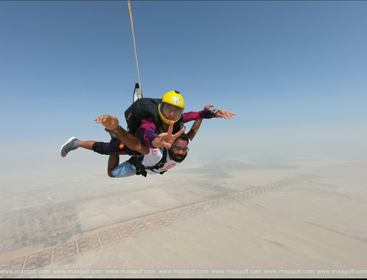 యూఏఈలో జనసైనికుడు అజయ్ బాబు స్కై డైవింగ్