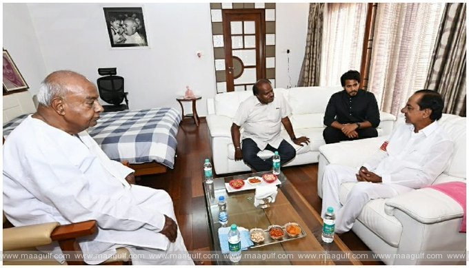 దేవెగౌడ,కుమారస్వామితో కేసీఆర్ భేటీ..జాతీయ రాజకీయాలపై మంతనాలు..!