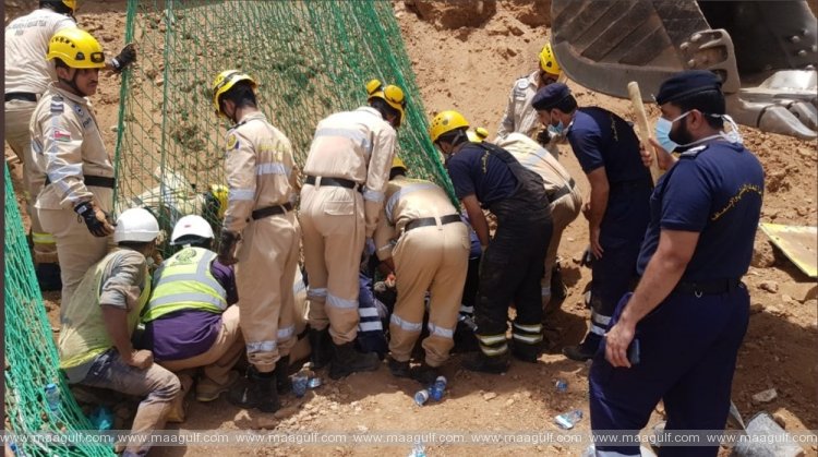 పని ప్రదేశంలో ప్రమాదం: ఇద్దరు కార్మికుల్ని రక్షించిన రెస్క్యూ బృందాలు