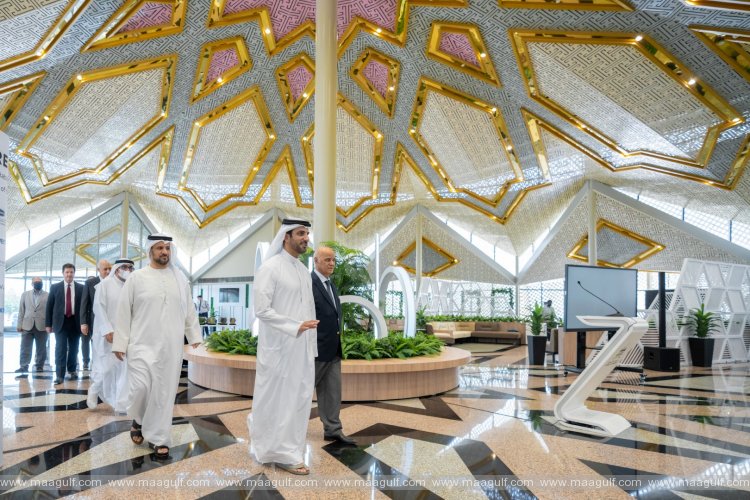 Sultan bin Ahmed Al Qasimi inspects solar house at UoS
