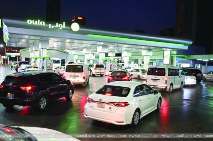 పెట్రోల్ నింపేందుకు 200 ఫిల్స్ వసూలు చేయడం చట్ట వ్యతిరేకం