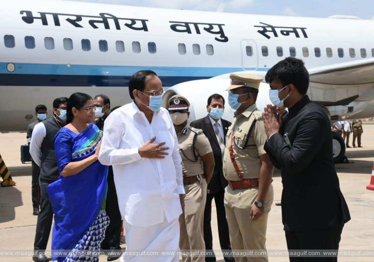 అబుధాబి నుండి కోయంబత్తూర్ చేరుకున్న ఉపరాష్ట్రపతి