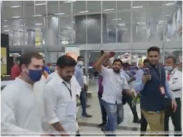 వరంగల్‌ సభకు బయల్దేరిన రాహుల్ గాంధీ