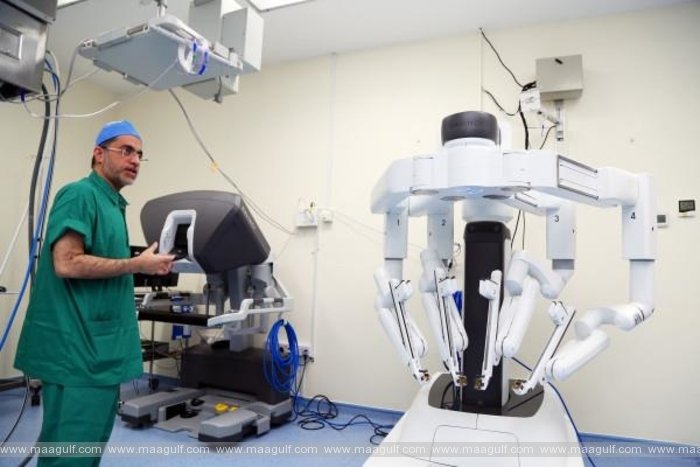 సర్జరీ లు నిర్వహించేందుకు సర్జికల్ రోబో ప్రారంభించిన దుబాయ్ హాస్పిటల్