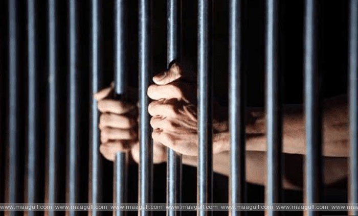 డ్రగ్స్ విక్రయం, ఫోన్‌లో అశ్లీల కంటెంట్‌.. 15 ఏళ్ల జైలు శిక్ష