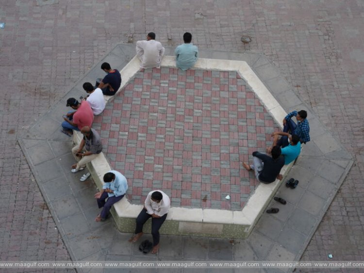 ప్రవాసులకు ఉపాధి వీసా రుసుము తగ్గింపు