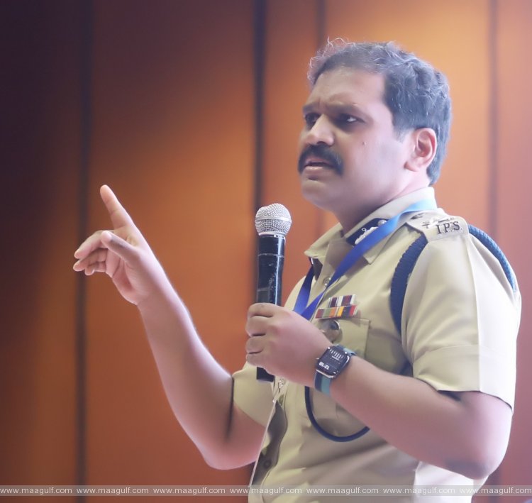 ప్రధాని మోదీ పర్యటన పై సైబరాబాద్  పోలీసుల సమీక్ష సమావేశం