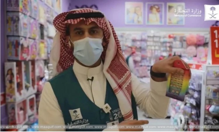 హోమోసెక్సువాలిటీని ప్రోత్సహించే రెయిన్‌బో రంగుల బొమ్మల సీజ్