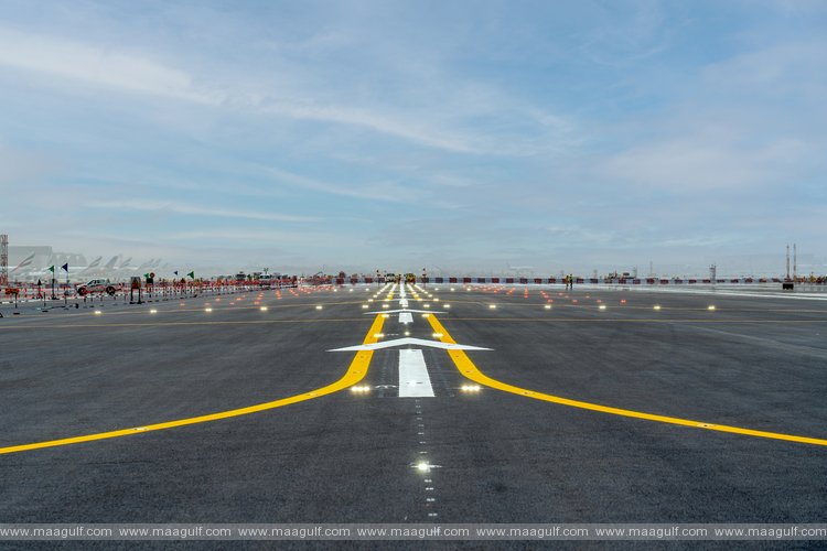 Ahmed bin Saeed reviews progress of rehabilitation works on DXB\'s North Runway