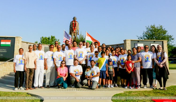 డాలస్ లో మహాత్మా గాంధీ మెమోరియల్ వద్ద వైభవం గా యోగా