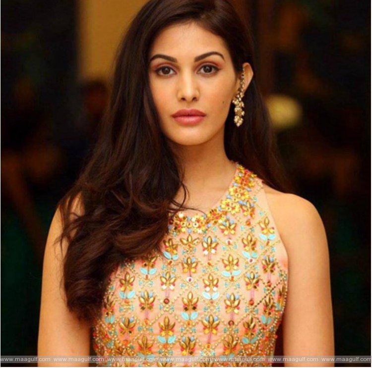 ఇక్కడా, అక్కడా అయిపాయె.. పంజాబీకి చెక్కేశావా పాపా.!